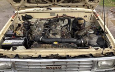 Toyota-pickup-truck-1986-yellow-15