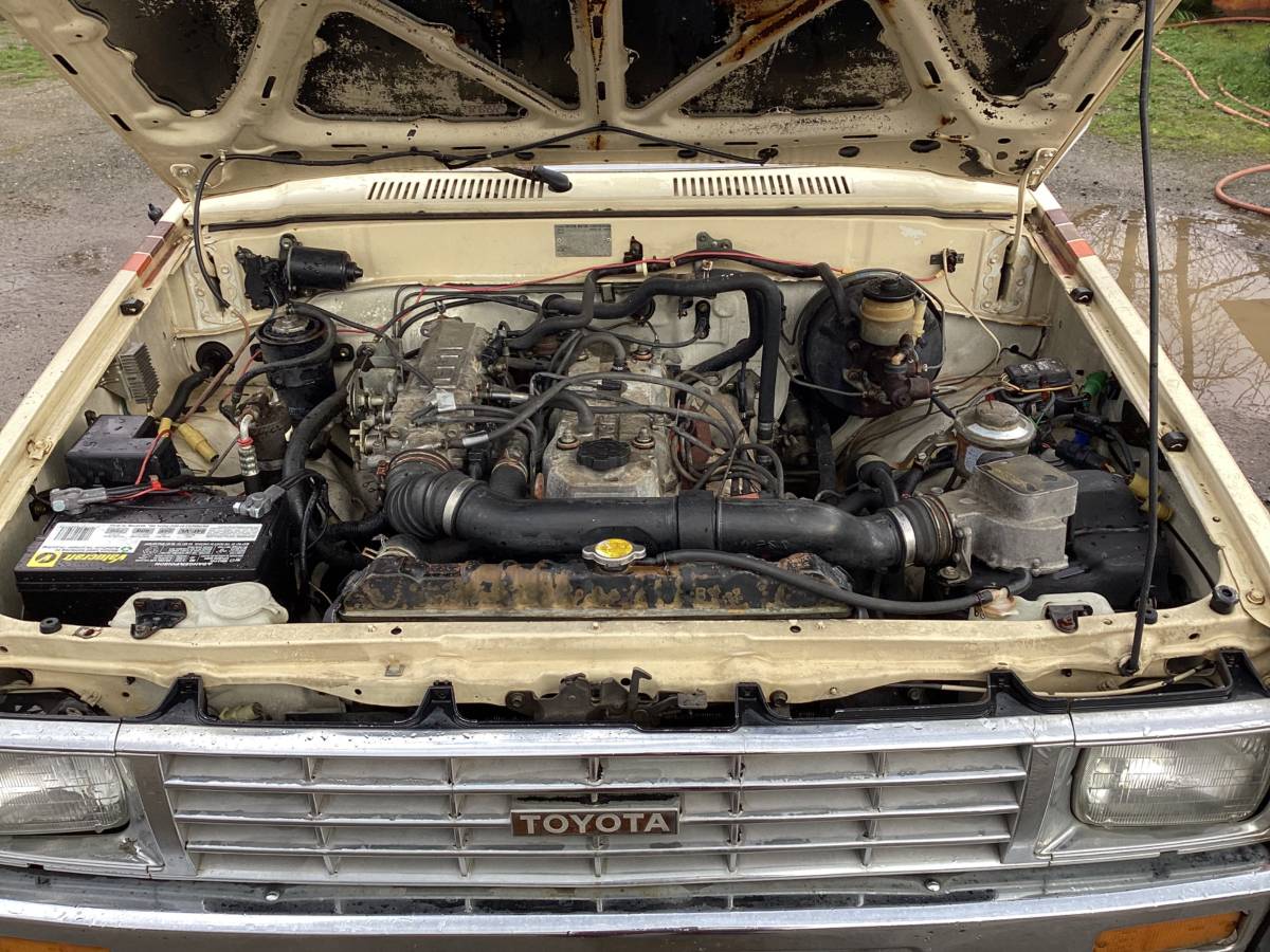 Toyota-pickup-truck-1986-yellow-15