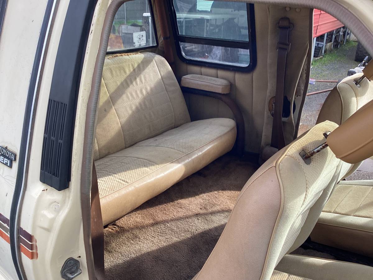 Toyota-pickup-truck-1986-yellow-16