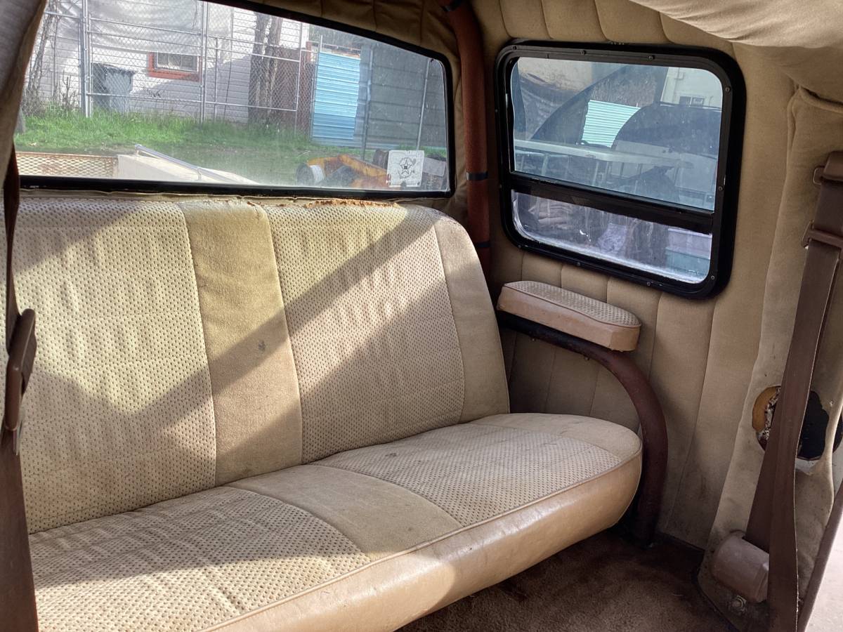 Toyota-pickup-truck-1986-yellow-17
