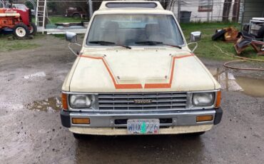 Toyota-pickup-truck-1986-yellow-2