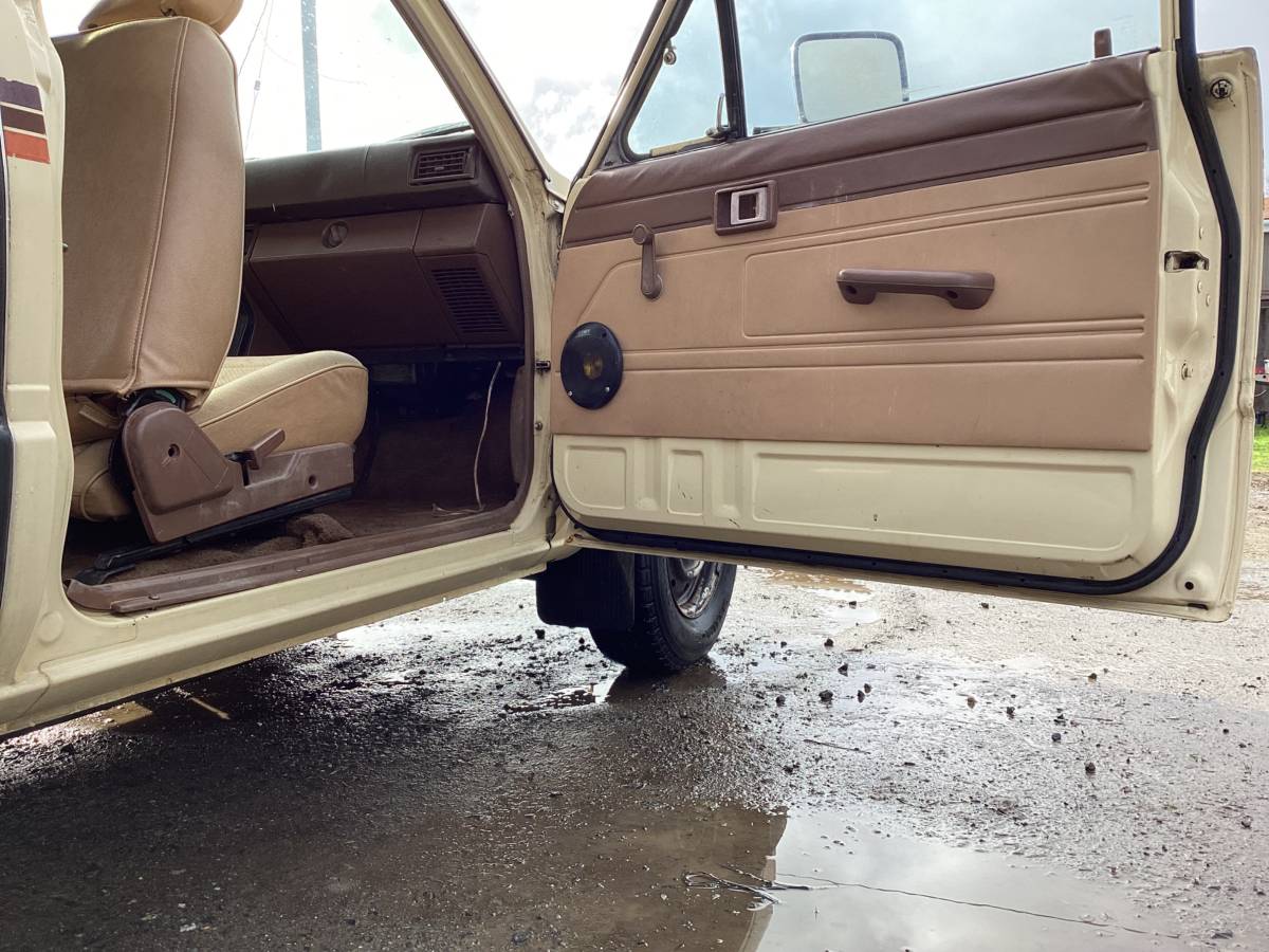Toyota-pickup-truck-1986-yellow-21