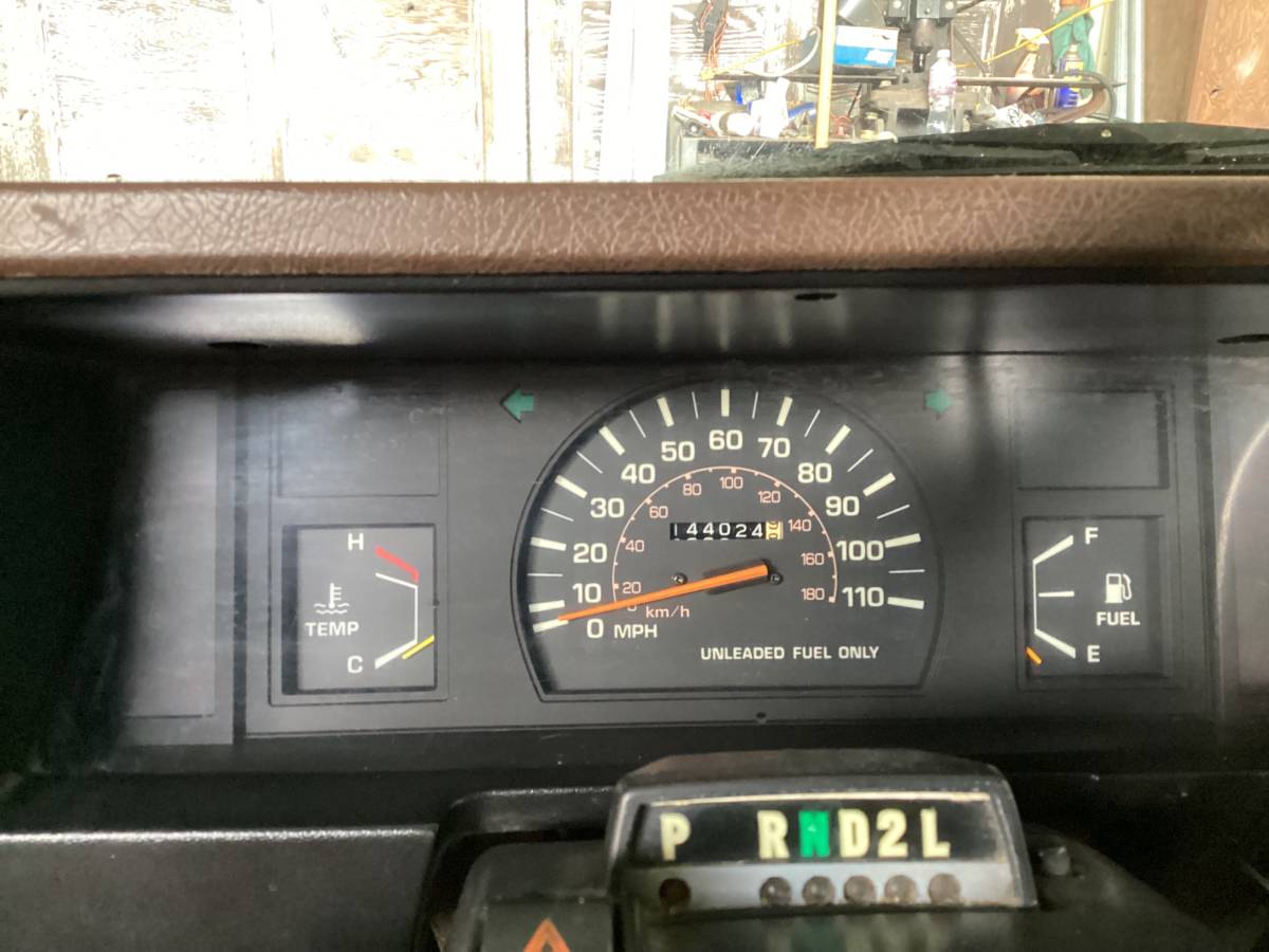 Toyota-pickup-truck-1986-yellow-22
