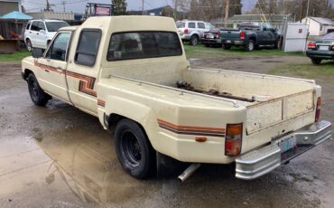 Toyota-pickup-truck-1986-yellow-3