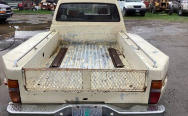 Toyota-pickup-truck-1986-yellow-4