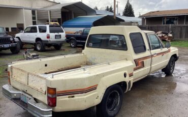 Toyota-pickup-truck-1986-yellow-5