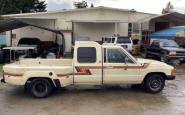 Toyota-pickup-truck-1986-yellow-6