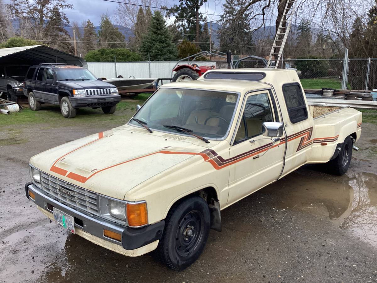 Toyota-pickup-truck-1986-yellow-7