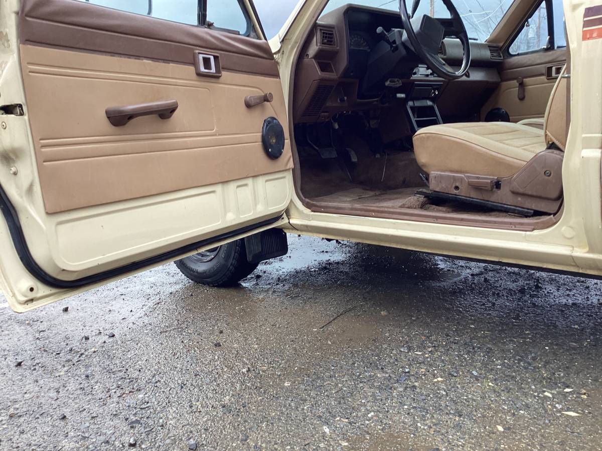 Toyota-pickup-truck-1986-yellow-9