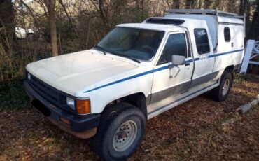 Toyota-pickup-truck-1987-white-3