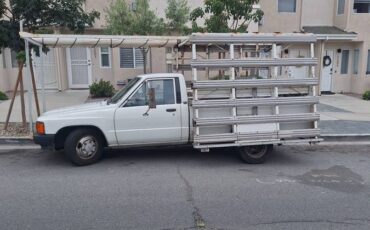Toyota-pickup-truck-1988-1