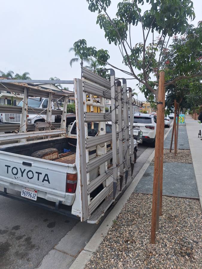 Toyota-pickup-truck-1988-2
