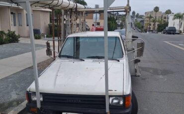 Toyota-pickup-truck-1988-3