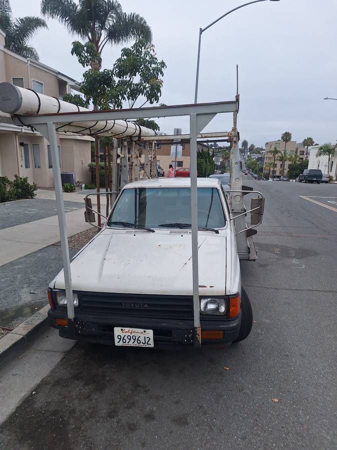 Toyota-pickup-truck-1988-3