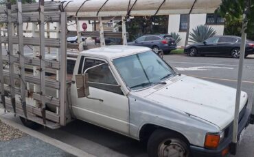 Toyota-pickup-truck-1988