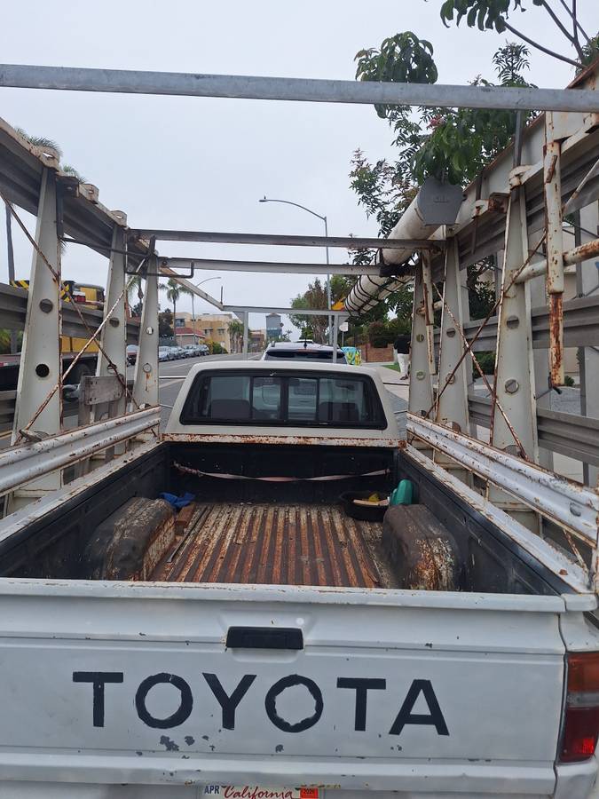 Toyota-pickup-truck-1988-4