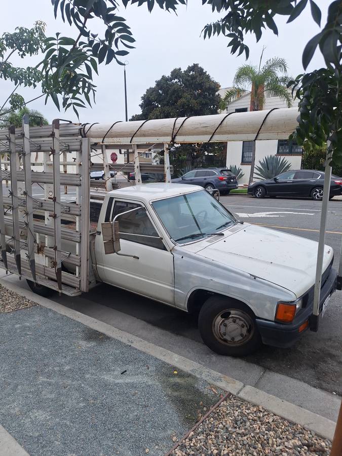 Toyota-pickup-truck-1988