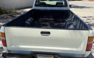 Toyota-pickup-truck-1991-white-10