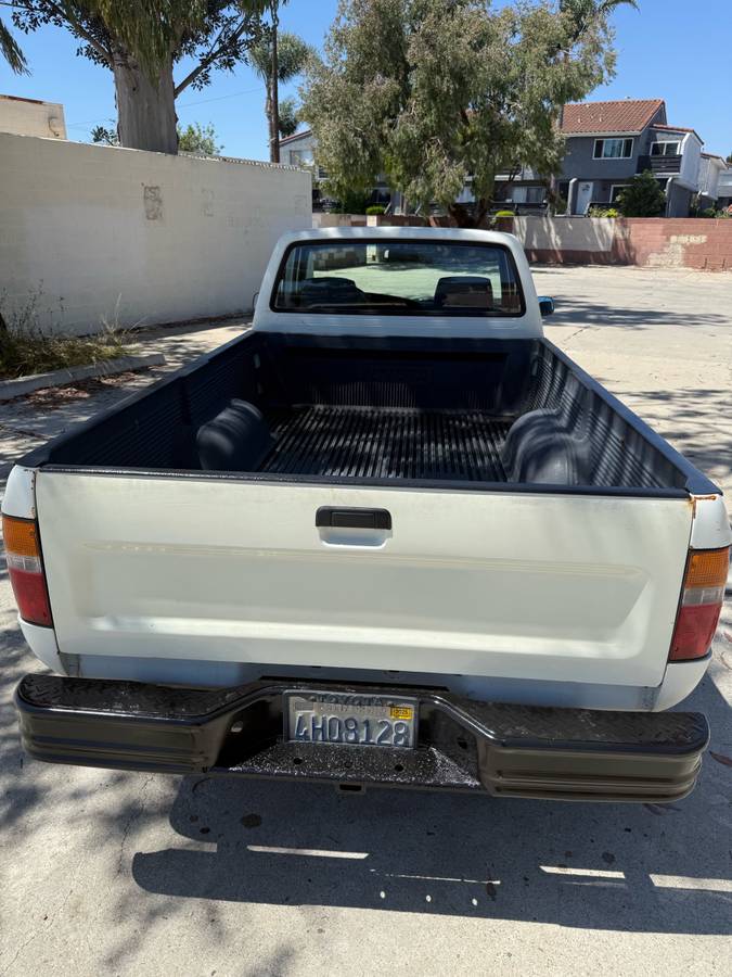 Toyota-pickup-truck-1991-white-10
