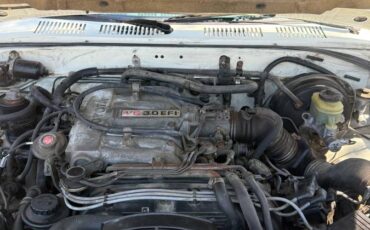 Toyota-pickup-truck-1991-white