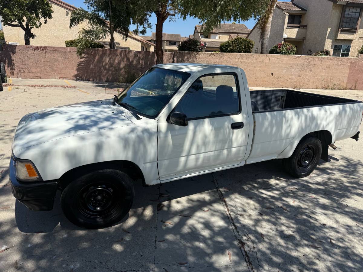 Toyota-pickup-truck-1991-white-6