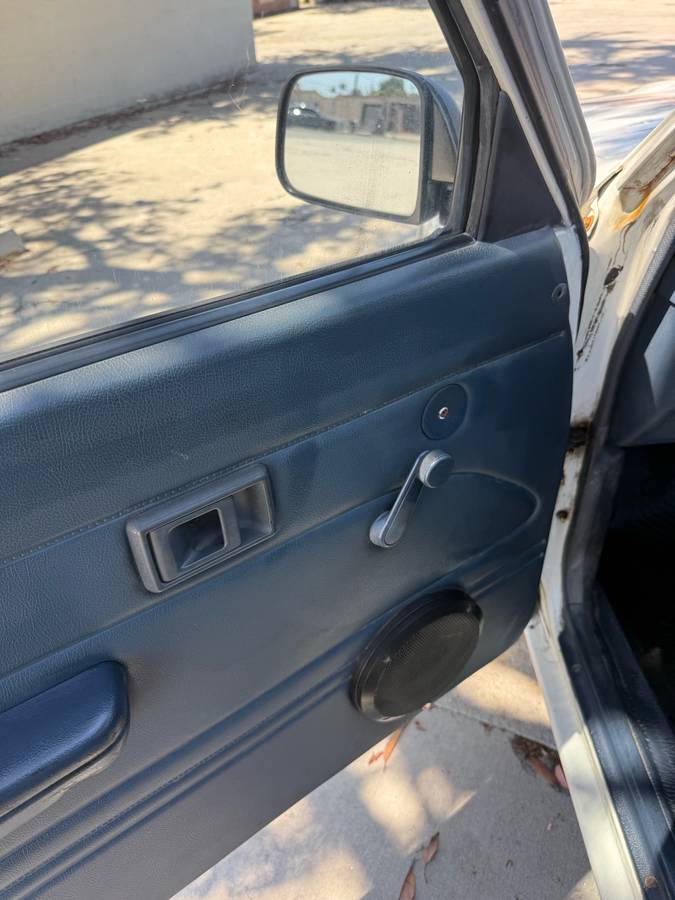 Toyota-pickup-truck-1991-white-7