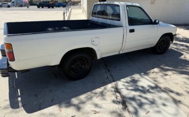 Toyota-pickup-truck-1991-white-8