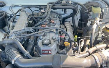 Toyota-pickup-truck-1994-white-11