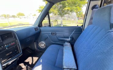 Toyota-pickup-truck-1994-white-12
