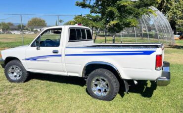 Toyota-pickup-truck-1994-white-2