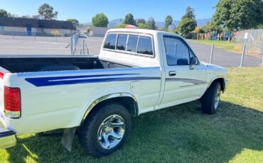 Toyota-pickup-truck-1994-white-3