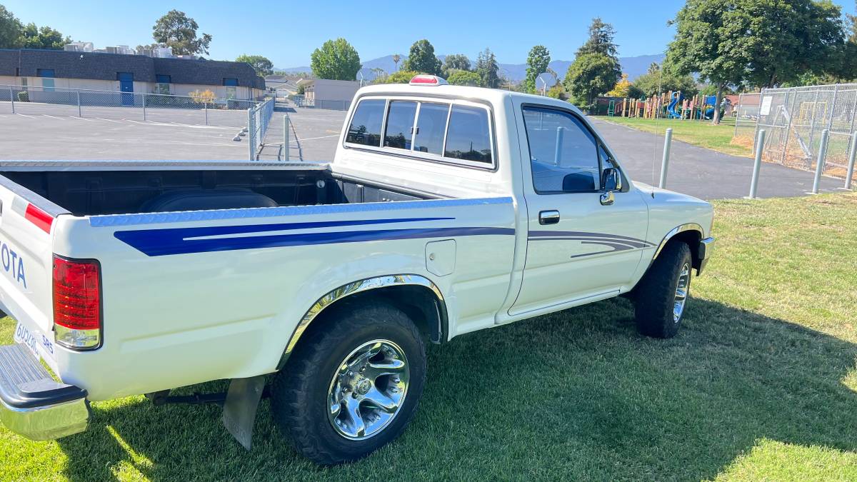 Toyota-pickup-truck-1994-white-3