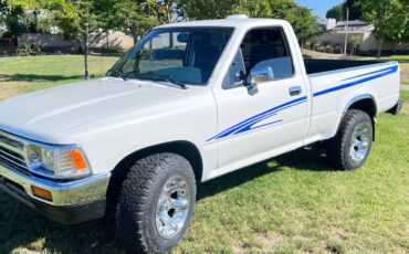 Toyota-pickup-truck-1994-white