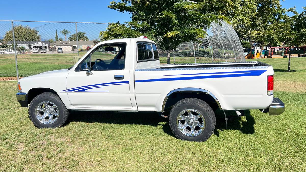 Toyota-pickup-truck-1994-white-4