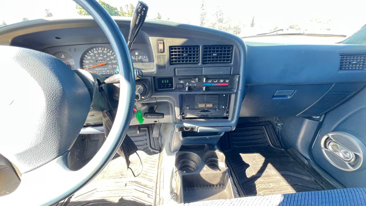 Toyota-pickup-truck-1994-white-7