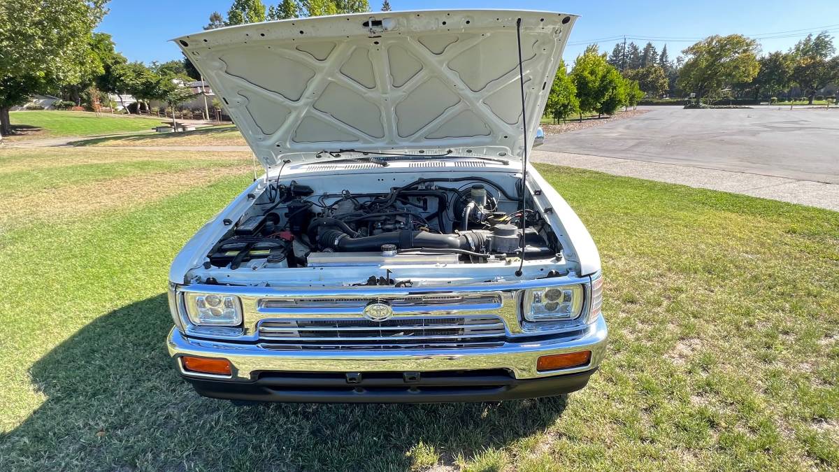 Toyota-pickup-truck-1994-white-9