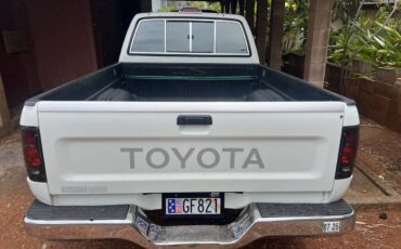 Toyota-pickup-truck-1995-white-1