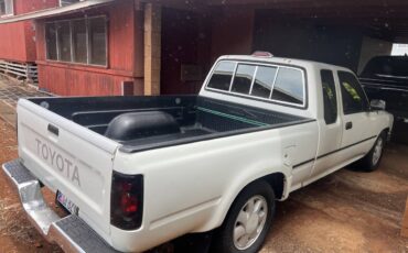 Toyota-pickup-truck-1995-white-2