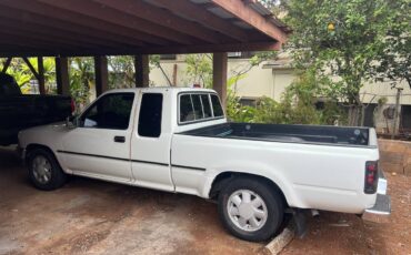 Toyota-pickup-truck-1995-white-3