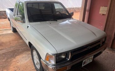 Toyota-pickup-truck-1995-white