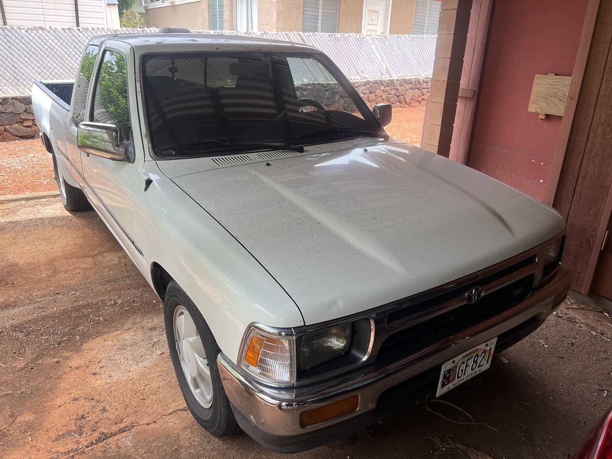 Toyota-pickup-truck-1995-white