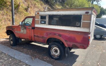 Toyota-pickup-with-shell-1980-red