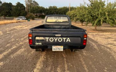 Toyota-pivkup-1981-blue-12