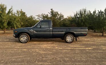 Toyota-pivkup-1981-blue-6