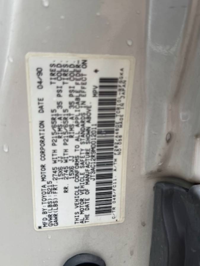 Toyota-previa-1991-white-10