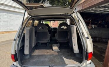 Toyota-previa-1991-white-3