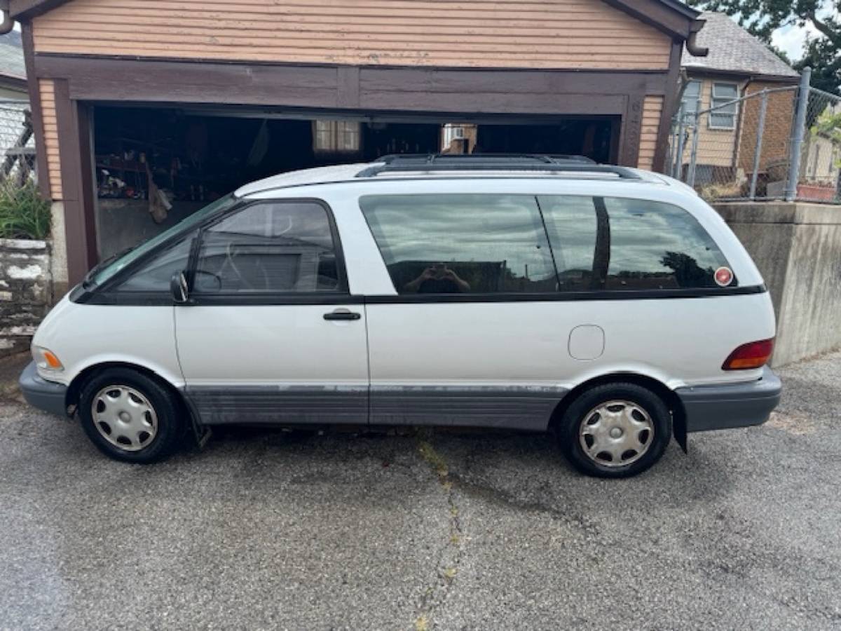 Toyota-previa-1991-white-5