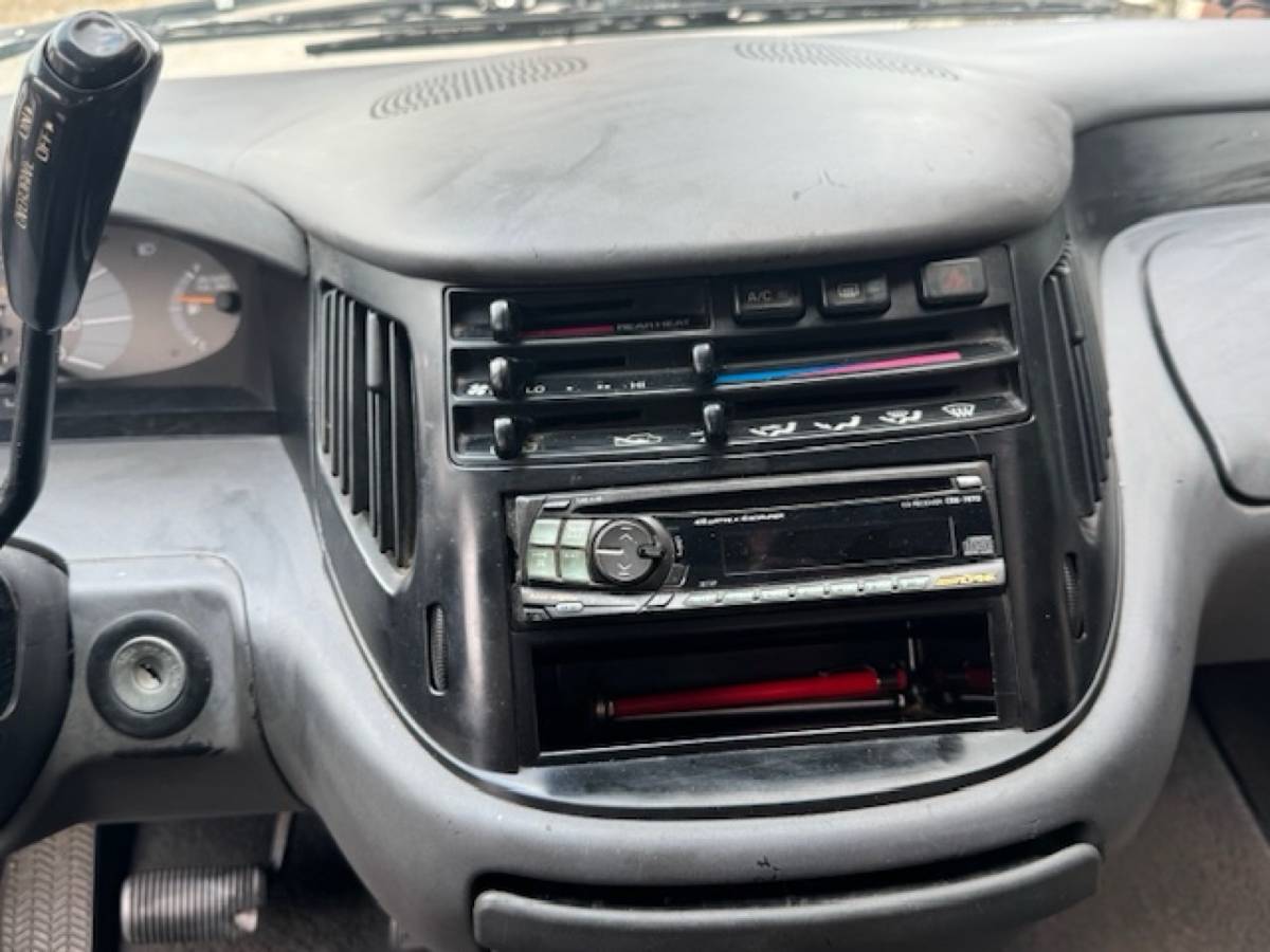 Toyota-previa-1991-white-9