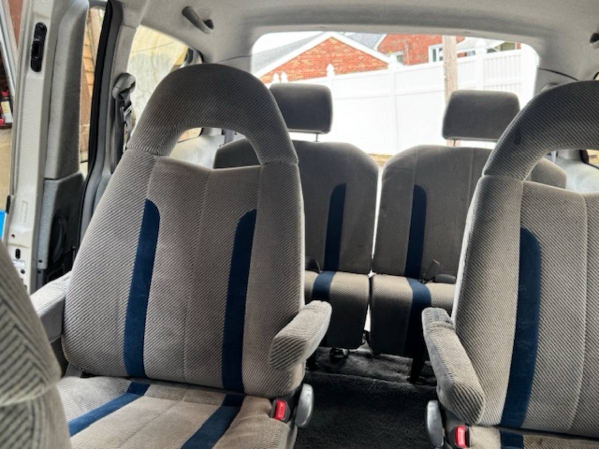 Toyota-previa-1991-white