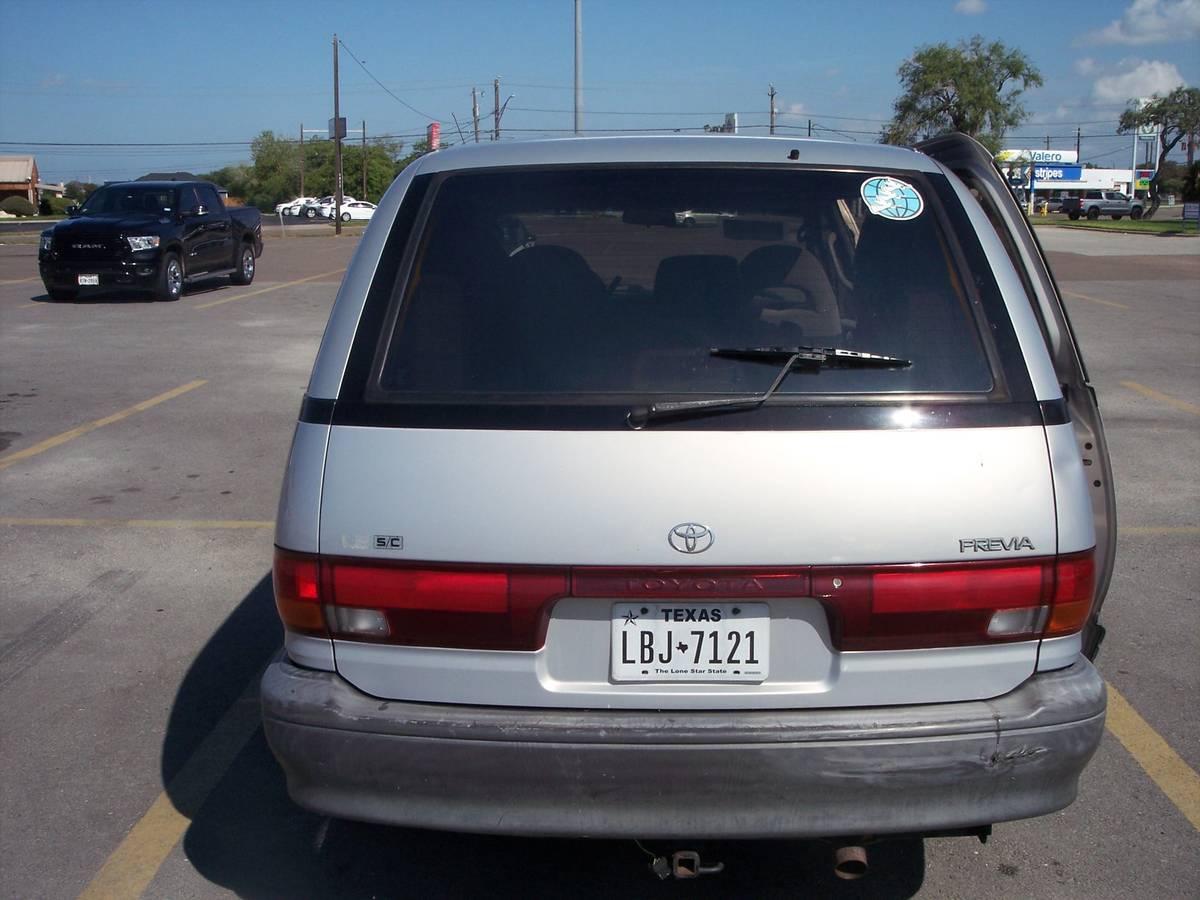 Toyota-previa-1995-2